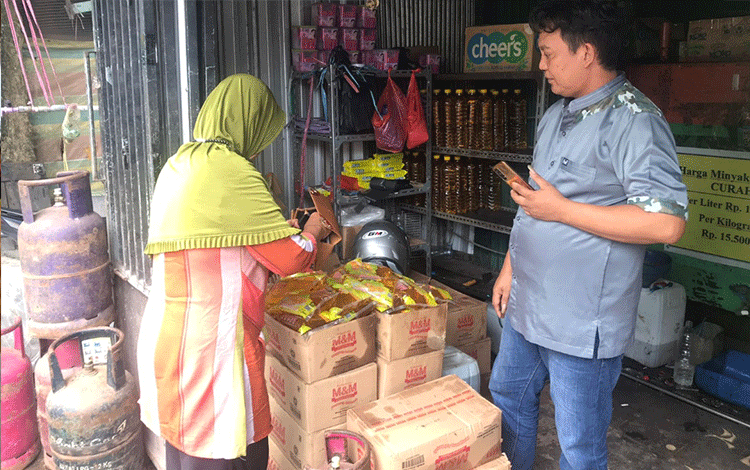 Beli Minyak Goreng Curah di Sampit Mulai Berlakukan NIK