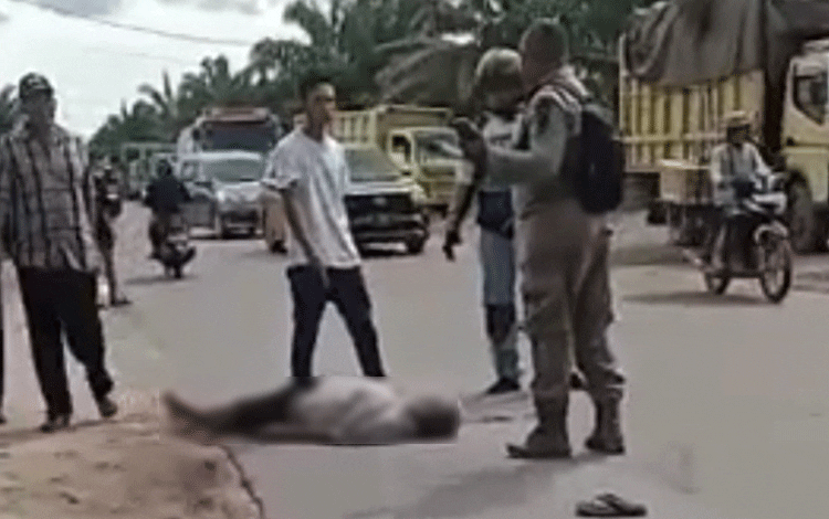 Kakek Asal Pontianak Tewas Terlindas Truk di Sampit