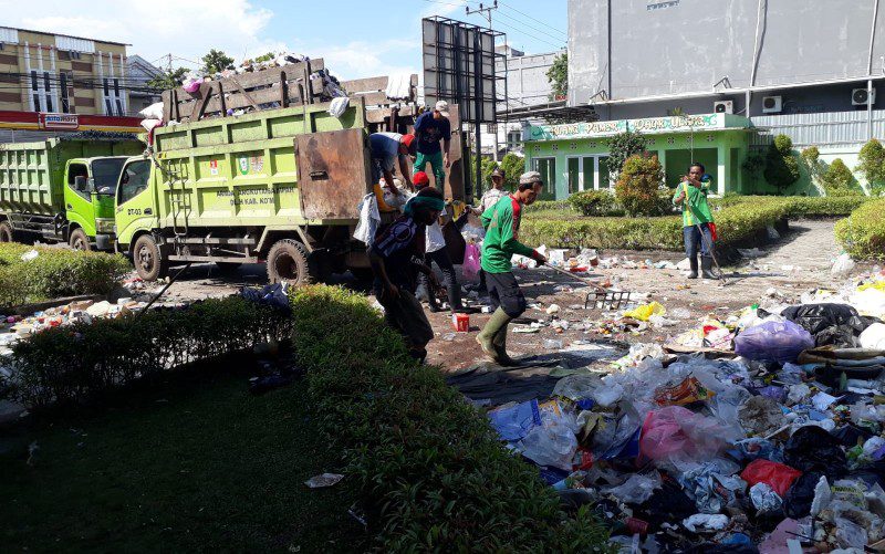 Perlu 6 Truk dan Alat Berat Mengangkut Sampah di Depo Pelita Sampit