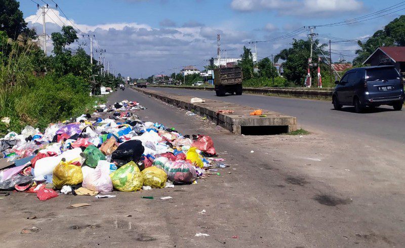 Kontainer Diangkat, Sampah di Kawasan ini Menumpuk