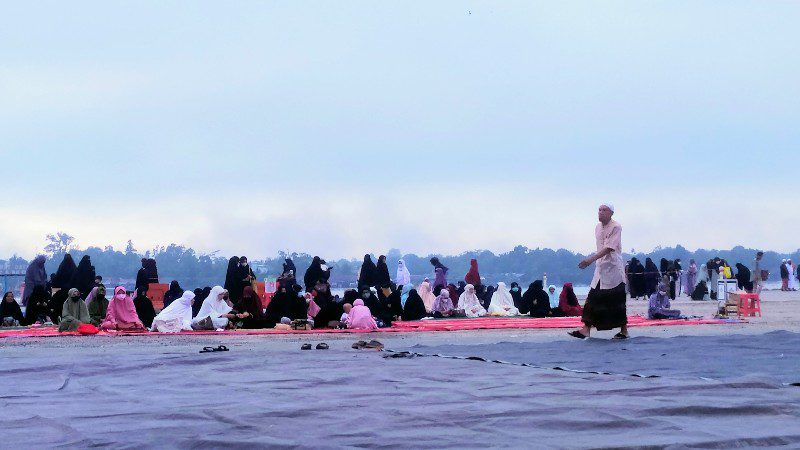 Menikmati Pengalaman Spiritual, Salat Iduladha di Tepi Sungai Mentaya 