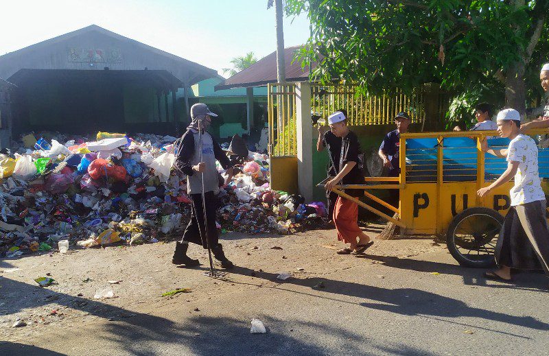 Hukum Adat Pembuang Sampah Sembarangan, DAD Kotim : Harus Dikaji dengan Benar