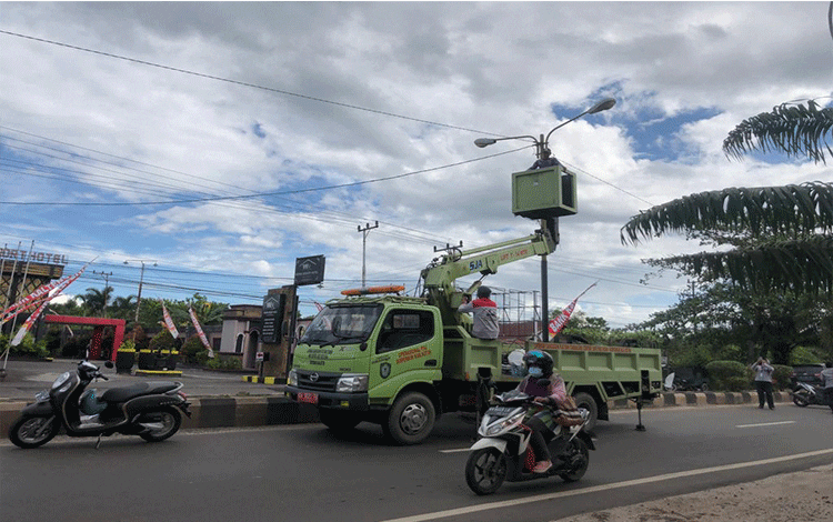 523 Lampu Jalan Dipasang Terangi Sampit