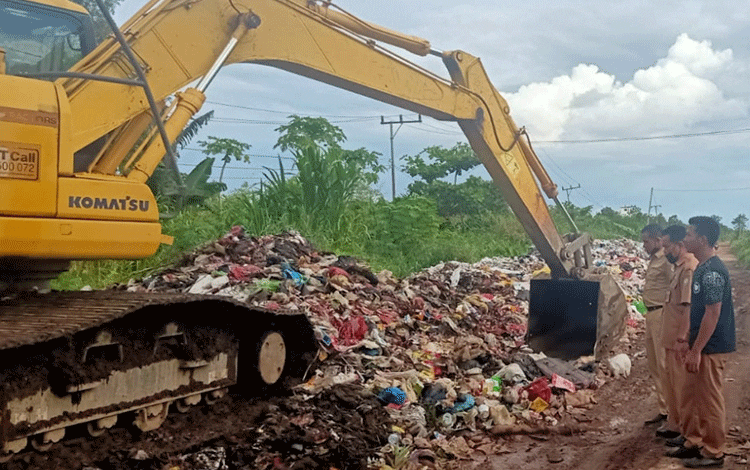 Sampah Meluber di Sawit Raya Dibersihkan