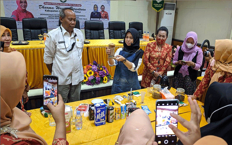 Pelatihan Tata Usaha Boga DWP Kotim: Mengubah Kopi Rumahan Menjadi Kopi Ala Kafe
