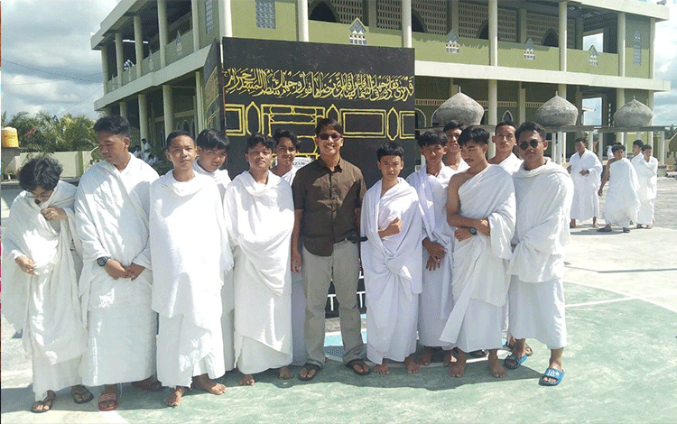 SMA IT Arafah Sampit Gelar Manasik Umroh untuk Bekal Amaliyah Ibadah