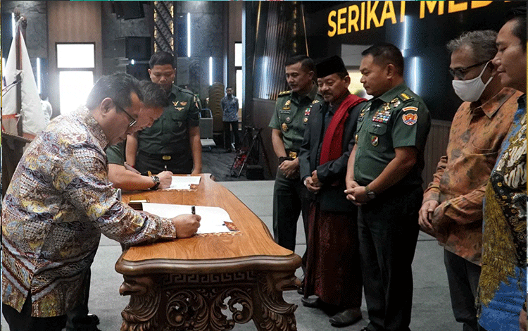 Penandatanganan PKS Antara SMSI dengan TNI AD Bentuk Sinergi Jaga NKRI