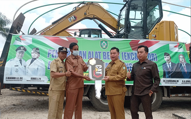 Bantuan Alat Berat Belum Dirasakan Masyarakat