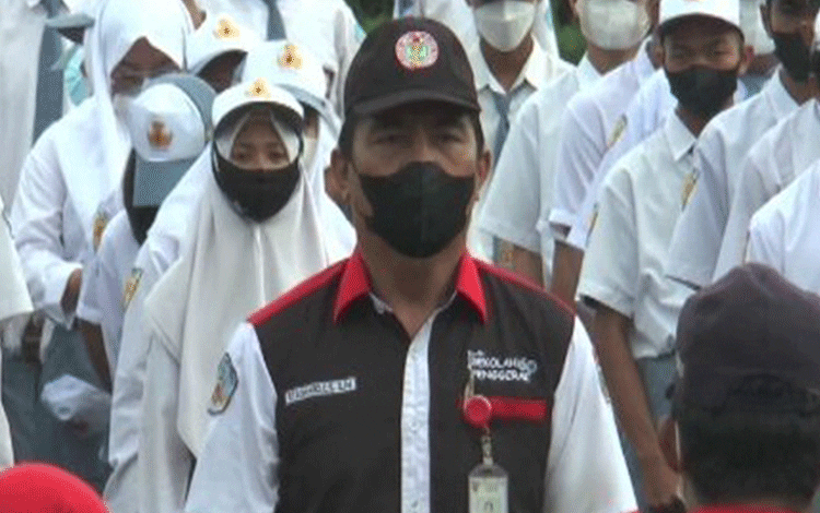 Tidak Hanya Menyuruh tapi juga Beri Contoh