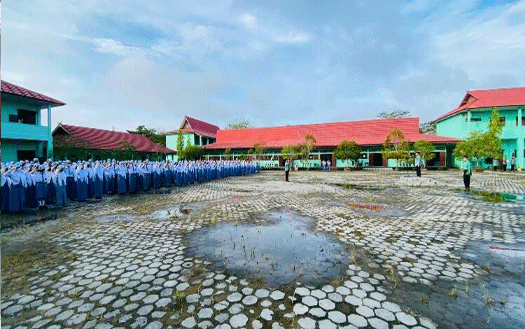 SMAN 3 Sampit Gelar Upacara Hardiknas