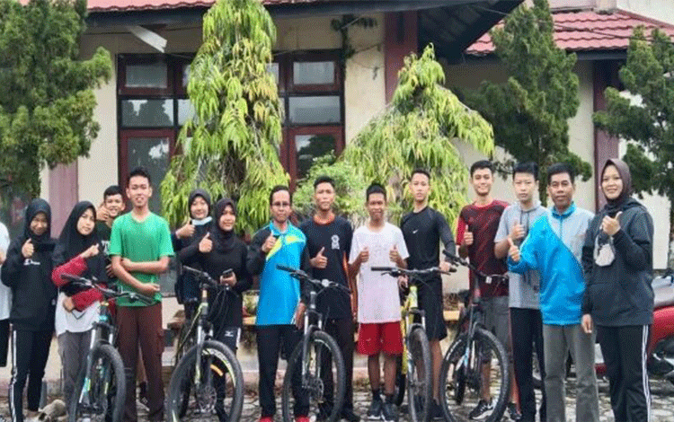 4 Siswa SMAN 3 Sampit Jadi Peserta Popprov Kalteng Cabor Sepeda Gunung