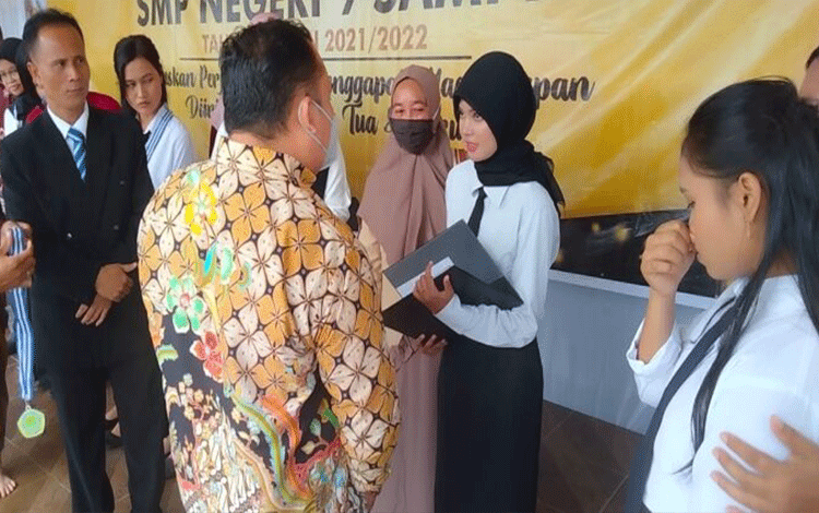 SMPN 9 Sampit Lepas 165 Siswa, Ini Daftar Siswa Beprestasi