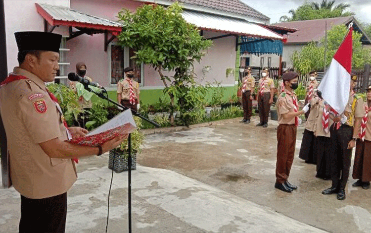 Ketua Kwartir Ranting Baamang Kukuhkan Pengurus Dewan Kerja Ranting