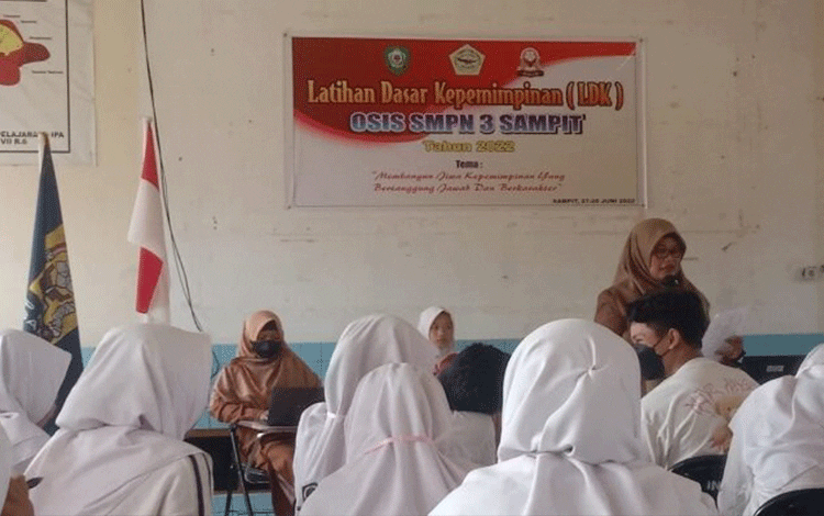 SMPN 3 Sampit Adakan LDK Bangun Jiwa Kepemimpinan Pengurus OSIS
