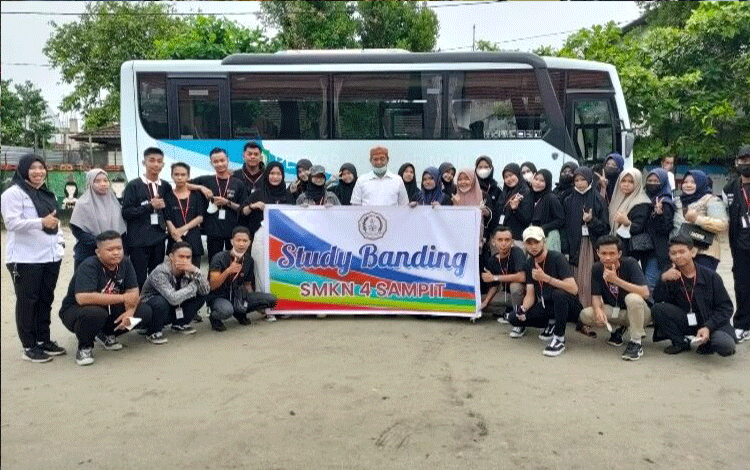SMKN 4 Sampit Studi Banding Tingkatkan Pengetahuan Siswa