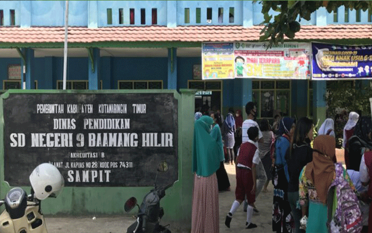 SDN 9 Baamang Hilir Tiap Bulan Rutin Disemprot Disinfektan Cegah Virus Covid
