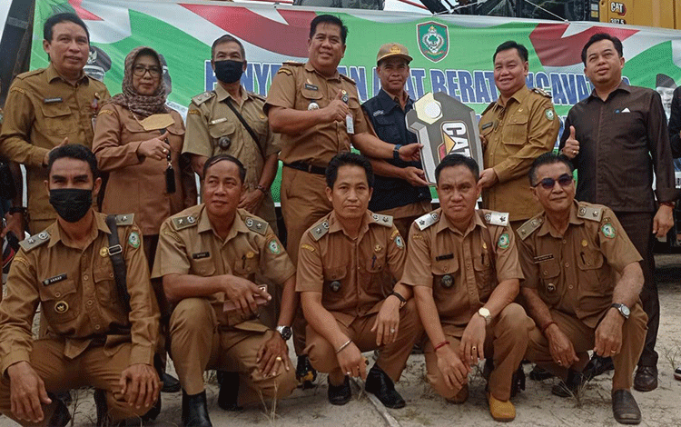 Halikin Tunaikan Janji Kampanye Bantu Alat Berat untuk Kecamatan