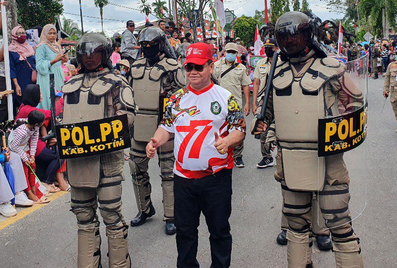 Halikinnor Apresiasi Partisipasi Peserta Pawai Pembangun