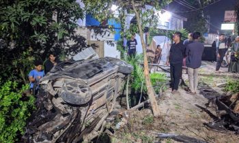 Mobil Tabrak Pohon, Terbalik dan Masuk Parit di Sampit, Empat Orang Luka Parah