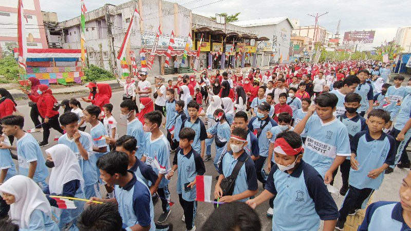 Ribuan Peserta Ikuti Jalan Sehat Ceria SMP Negeri 2 Sampit
