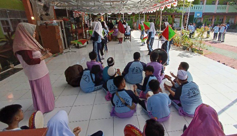 SMP Negeri 2 Sampit Matangkan Persiapan Ikuti Pawai Pembangunan