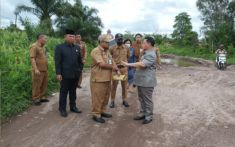 DPRD Kotim Ingatkan Perbaikan Jalan Lingkar Selatan Jangan Ditunda-Tunda