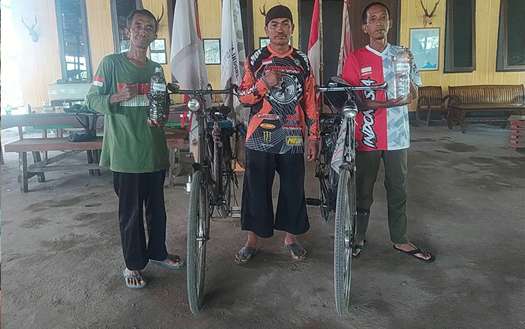 Tim Ekspedisi Sepeda Ontel Keliling Indonesia Singgah di Sampit