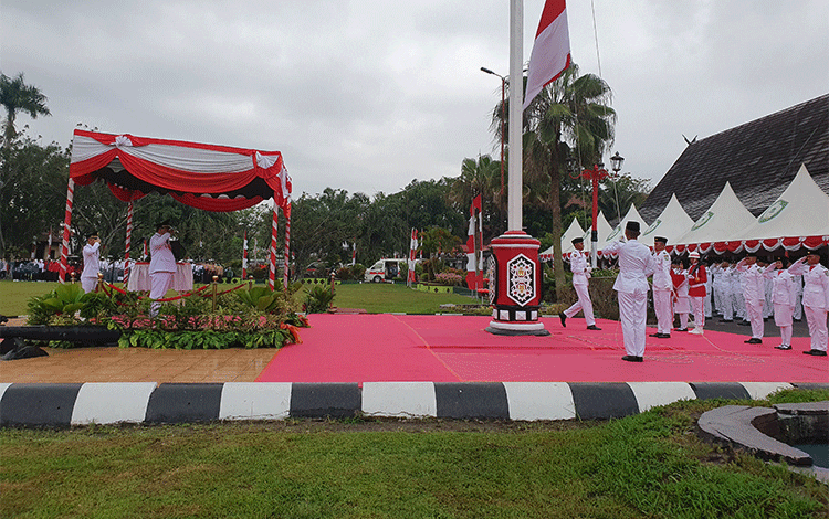 Suasana Upacara HUT RI Pemkab Kotim Diselimuti Hujan