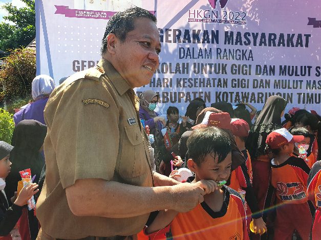 Siswa-siswi SDN 3 MB Hulu Sikat Gigi Bersama 