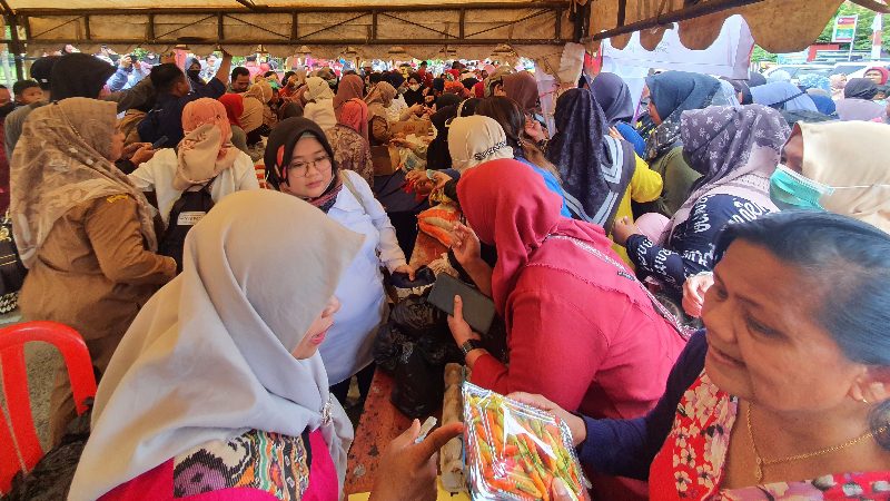 Gara- Gara Berdesakan, Pasar Murah di Taman Kota Sampit Hampir Dihentikan 