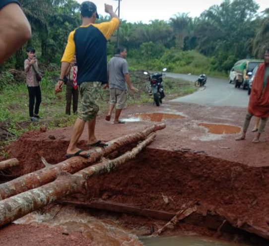 Akses Desa Karang Sari Menuju Tualan Hulu Putus