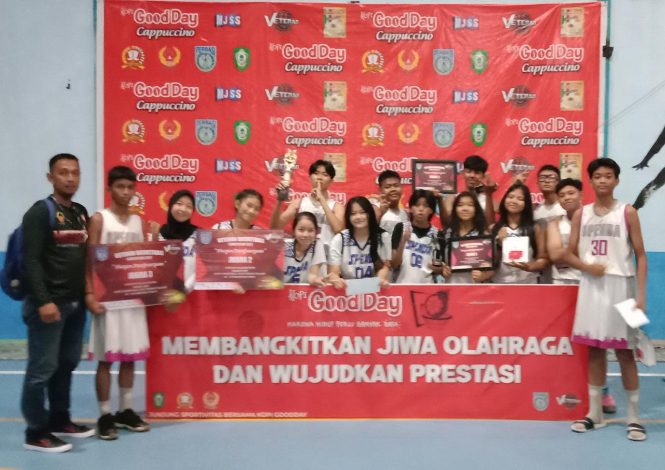 SMP Negeri 2 Sampit Borong Juara Turnamen Basketball Veteran Cup 2022