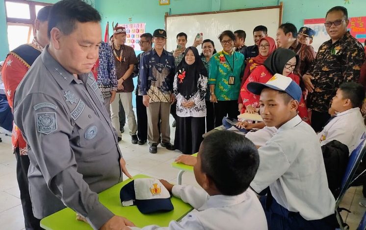 Halikinnor Resmikan Pembukaan Kembali SMP Negeri 1 Telawang