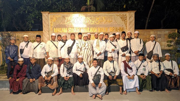 Rombongan PP Darul Amin dan Majlis Tsana’ul Khair 313 Gelar Ziarah Wali 5 di Jatim