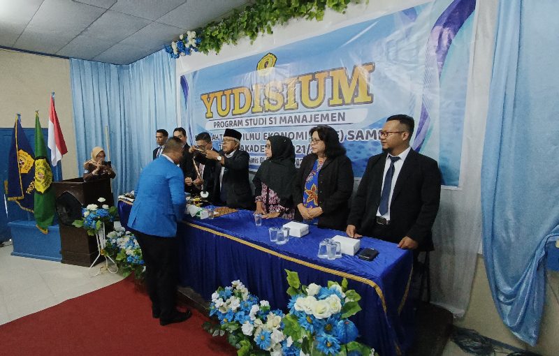 129 Mahasiwa STIE Sampit Sah Menyandang Gelar Sarjana Manajemen