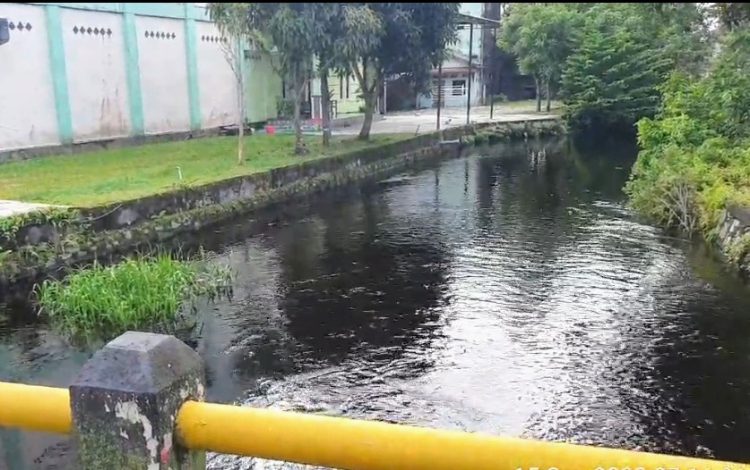 Saluran Air Penuh, Waspada Banjir dalam Kota