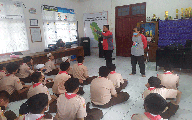 Ketika Petugas PMI Kotim Menjadi Guru bagi Siswa SMP IT Arafah