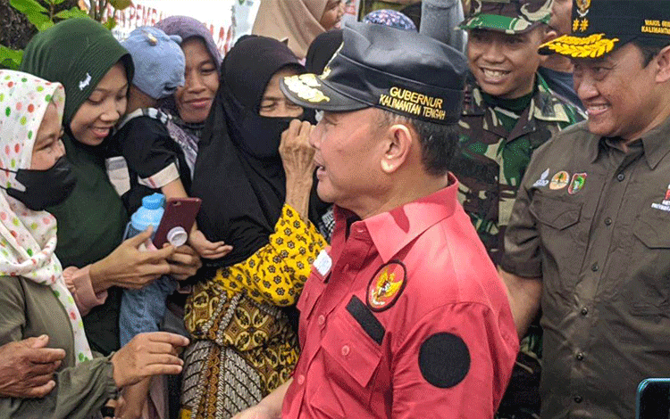Sugianto Janjikan Bantuan untuk Warga yang Tinggal di Bantaran Sungai di Kotim