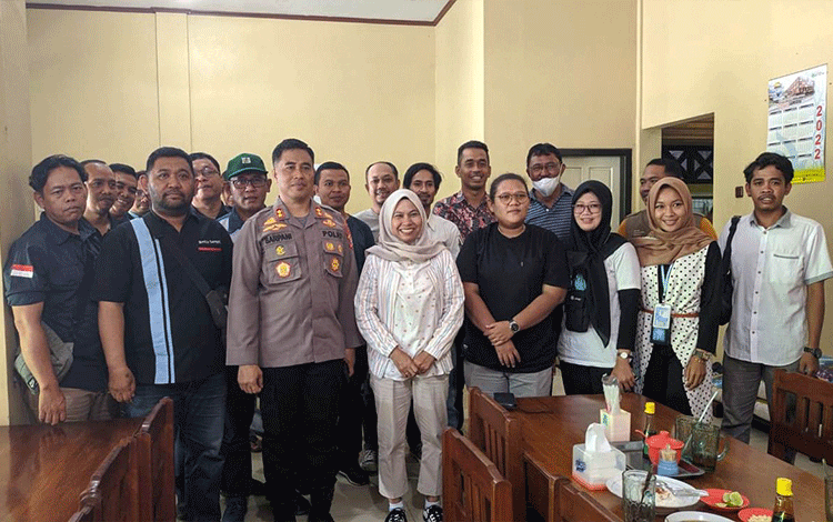 Cara Kapolres Kotim agar Lebih Dekat dengan Wartawan