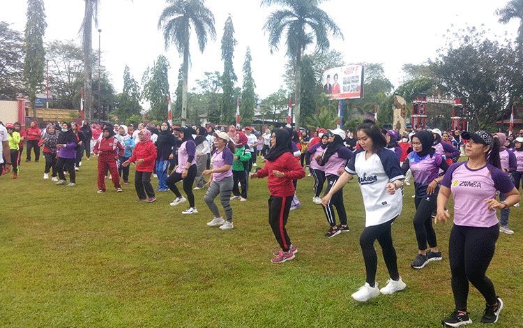 Senam Massal Peringati Haornas Pemkab Kotim Bertabur Hadiah