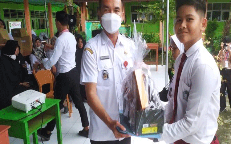 Dapat Tambahan Ruang Kelas, Camat: Animo Orangtua Sekolahkan Anaknya di SMPN 2 Sampit Tinggi