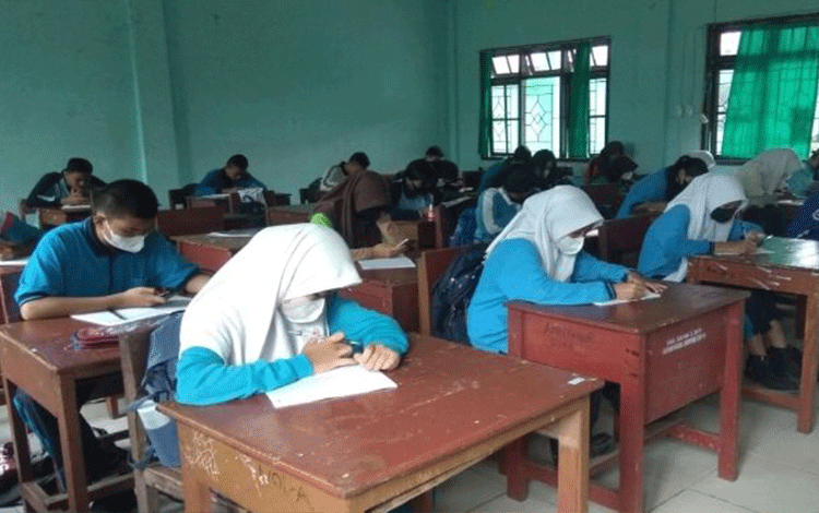 Literasi Jadi Agenda Rutin Bagi Siswa SMAN 3 Sampit Sebelum Belajar