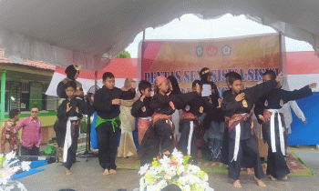 Aksi Pencak Silat Siswa SDN 1 Baamang Tengah pada Pagelaran Pentas Seni Kamis 27 Oktober 2022.