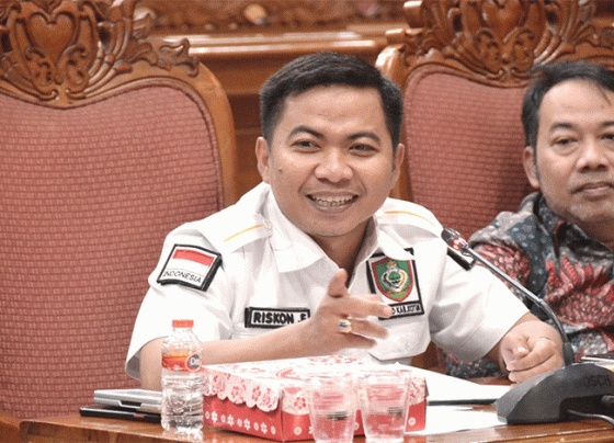 Anggota DPRD Kotim Komisi III Riskon Fabiansyah kiri