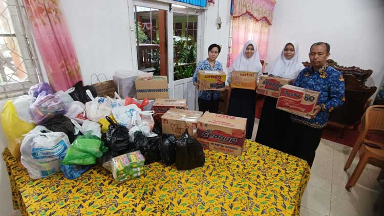 Siswa SMPN 2 Sampit Sisihkan Uang Jajan Sekolah untuk Bantu Korban Banjir
