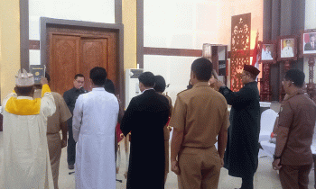 Bupati Kotawaringin Timur Halikinnor mengukuhkan 114 pejabat administrator di pengawas pemerintah daerah Senin 31 Oktober 2022.