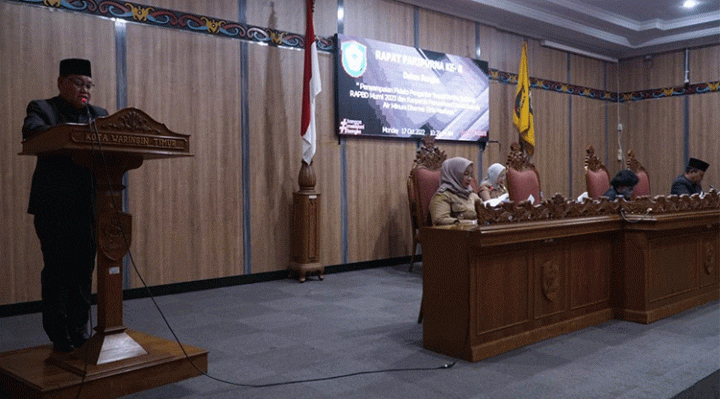 Bupati Kotim Halikinnor menyampaikan pidato pengantar pada paripurna DPRD Kotim Senin 17 Oktober 2022.