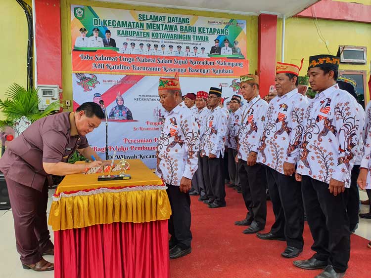 36 Mantir Adat  Se-Kecamatan MB Ketapang Resmi Dilantik