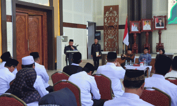 Bupati Kotim Halikinnor saat sambutan pada pelantikan dewan hakim dan juri MTQ dan Qasidah di rumah jabatan Bupati Kotim Sabtu 29 Oktober 2022.