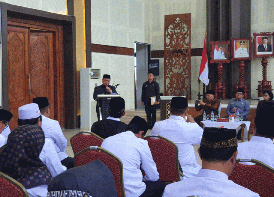 Bupati Kotim Halikinnor saat sambutan pada pelantikan dewan hakim dan juri MTQ dan Qasidah di rumah jabatan Bupati Kotim Sabtu 29 Oktober 2022.